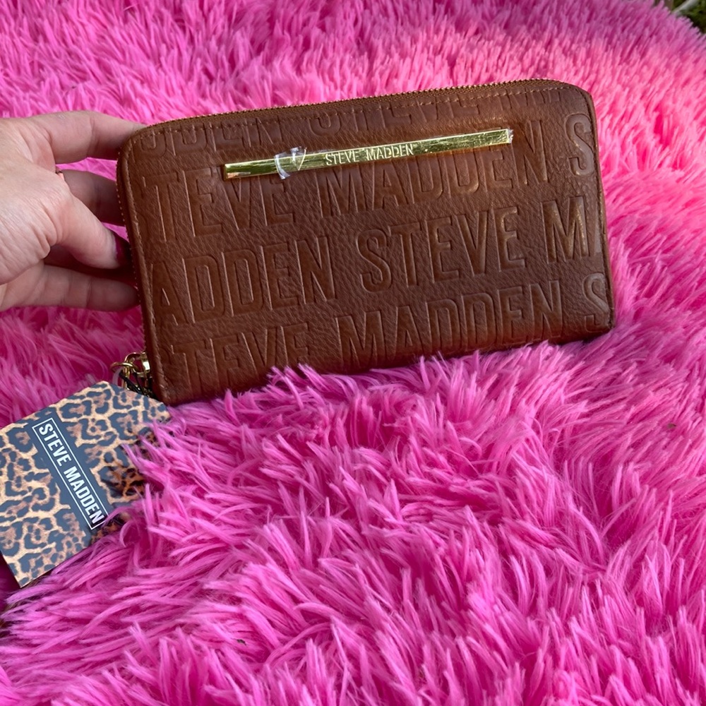 Steve Madden faux leather embossed logo gold tone hardware wallet NWT